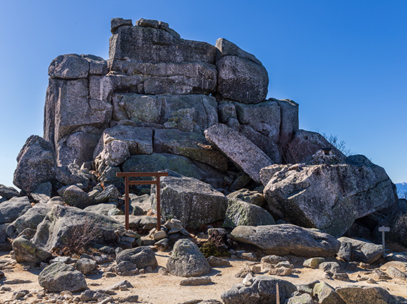 金峰山山頂　五丈岩