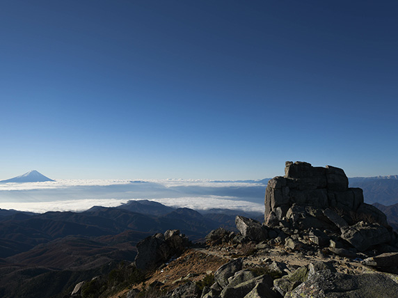 金峰山山頂　五丈岩